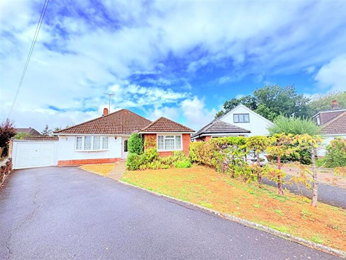 3 Bedroom Detached Bungalow For Sale In Fairmead Walk, Cowplain, PO8