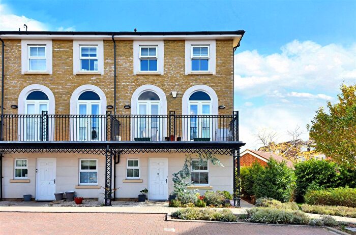 4 Bedroom End Of Terrace House To Rent In Long Ditton, Surbiton, KT6