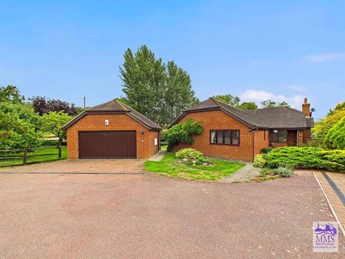 4 Bedroom Detached Bungalow For Sale In Swillers Lane, Shorne, DA12