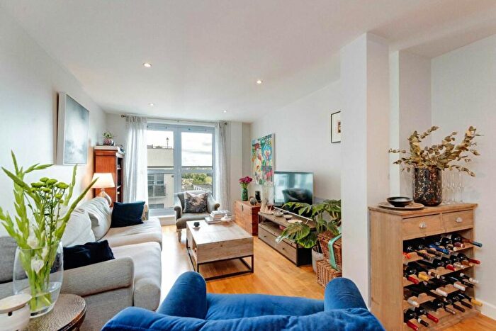 2 Bedroom Flat To Rent In Balmes Road, Islington, N1