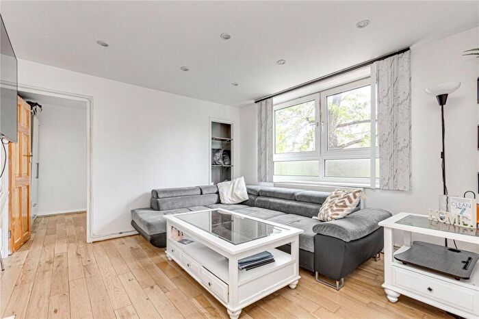 2 Bedroom Flat To Rent In Blake House, York Road, SW11