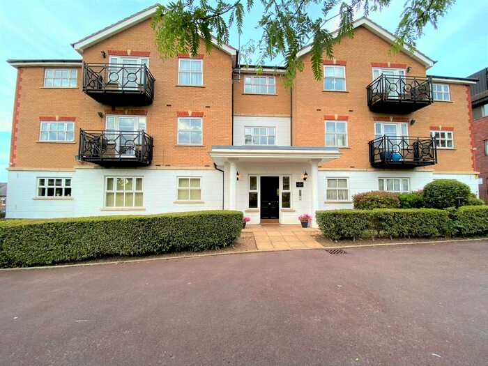 2 Bedroom Flat To Rent In , Pickard Close, Southgate, London, N14