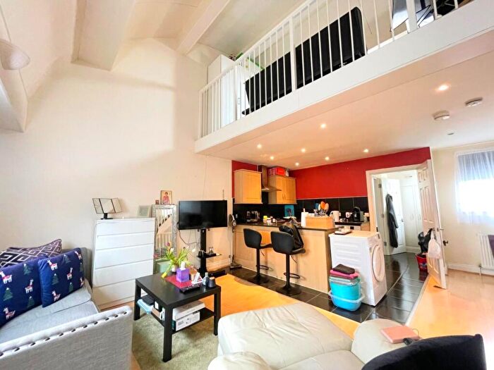1 Bedroom Apartment For Sale In Mayna Court, Edgware, HA8
