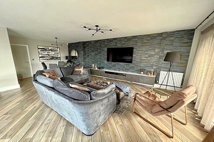 2 Bedroom Flat For Sale In Kensal Drive, Manchester, M20