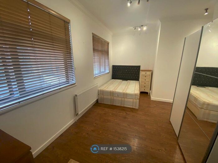 Studio To Rent In Seven Sisters Road, London, N4