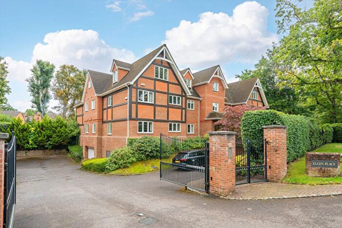 3 Bedroom Flat For Sale In Elgin Place, Weybridge, KT13