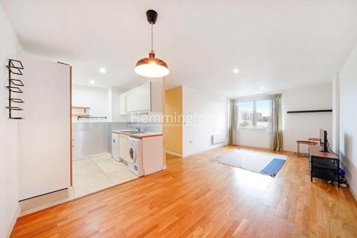 2 Bedroom Flat To Rent In Gainsborouogh Studios East, London, N1