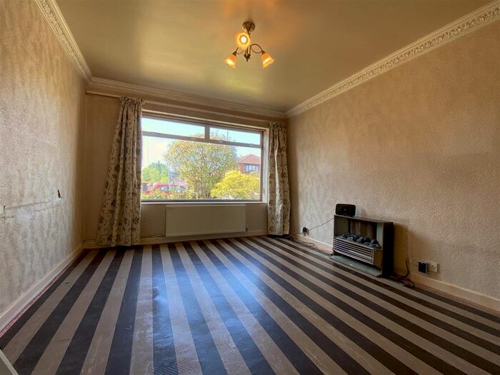 3 Bedroom Semi-Detached House For Sale In Millcroft, Crosby, Liverpool, L23