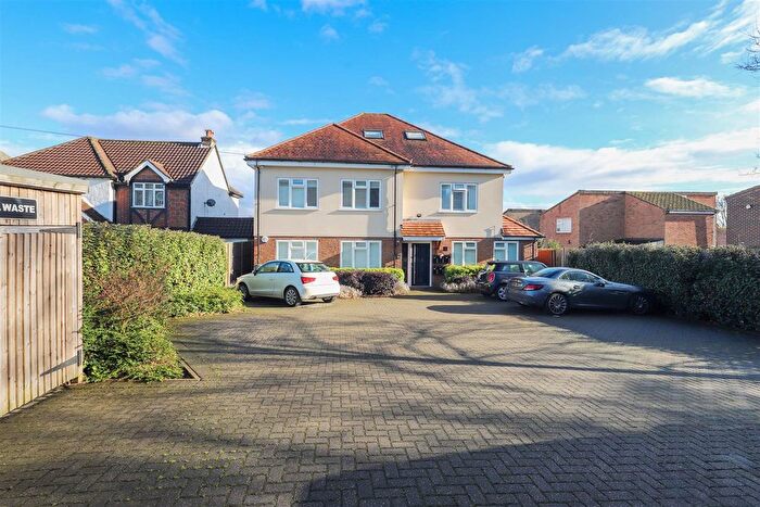 1 Bedroom Flat For Sale In Swakeleys Road, Ickenham, UB10