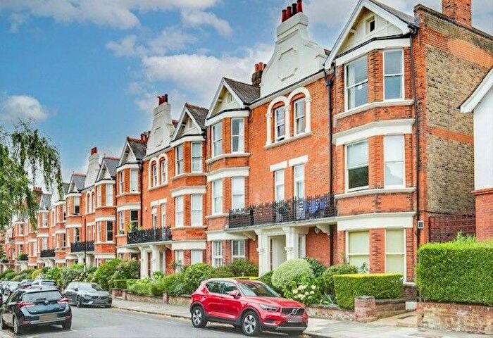 3 Bedroom Flat To Rent In Antrim Road, London, NW3