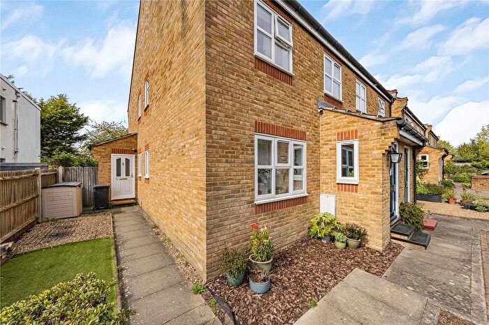2 Bedroom End Terrace House For Sale In Norwood Close, Twickenham, TW2