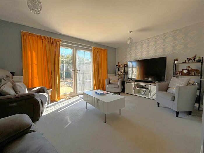 3 Bedroom End Of Terrace House For Sale In Friars Close, Peacehaven, BN10