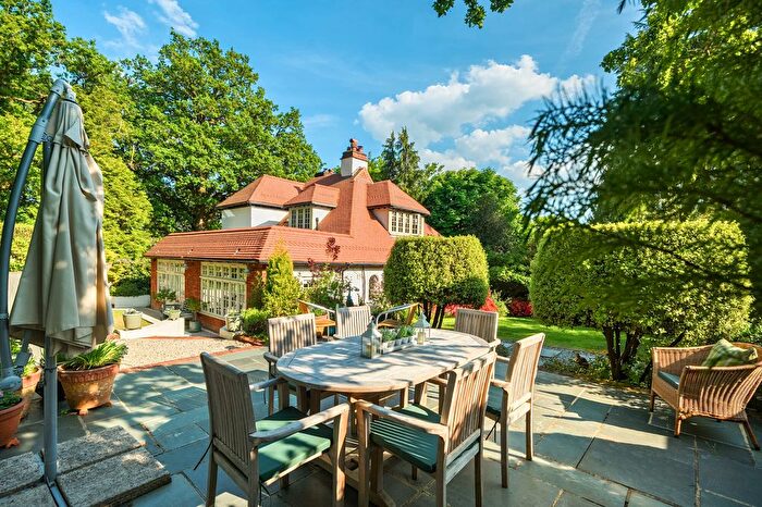 3 Bedroom Detached House For Sale In Three Gates Lane, Haslemere, GU27