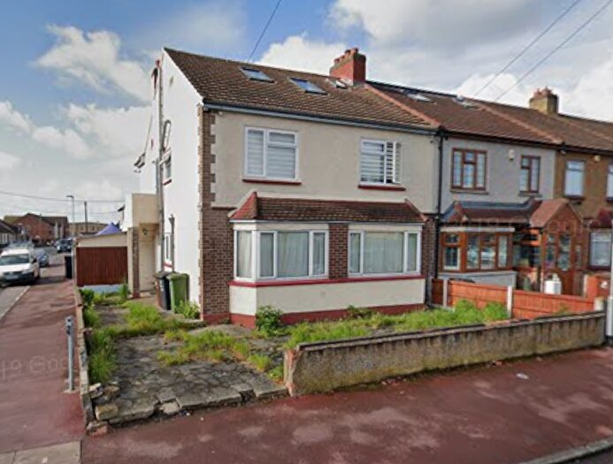 2 Bedroom Flat To Rent In Manor Road, Dagenham, RM10