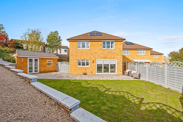 4 Bedroom Detached House For Sale In The Warren, The Green, Croydon, CR0