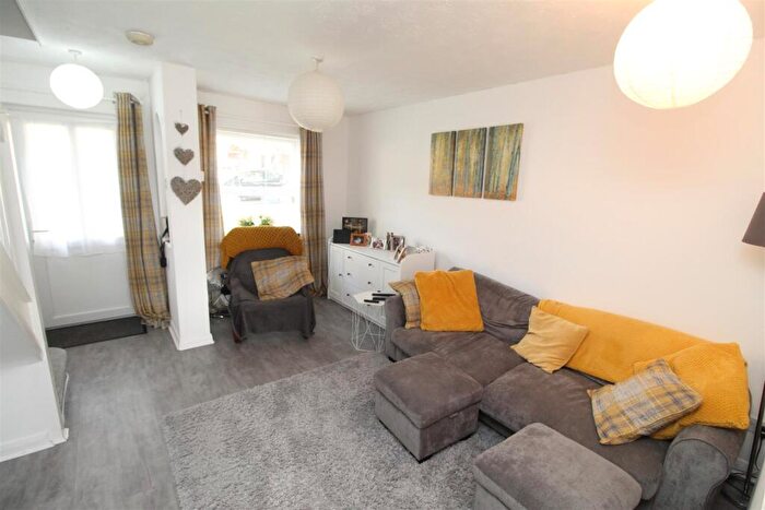 2 Bedroom House To Rent In Mathias Close, Penylan, Cardiff, CF23
