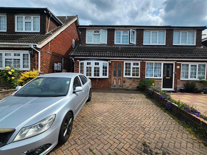 4 Bedroom Semi-Detached House To Rent In Tryfan Close, Redbridge, IG4
