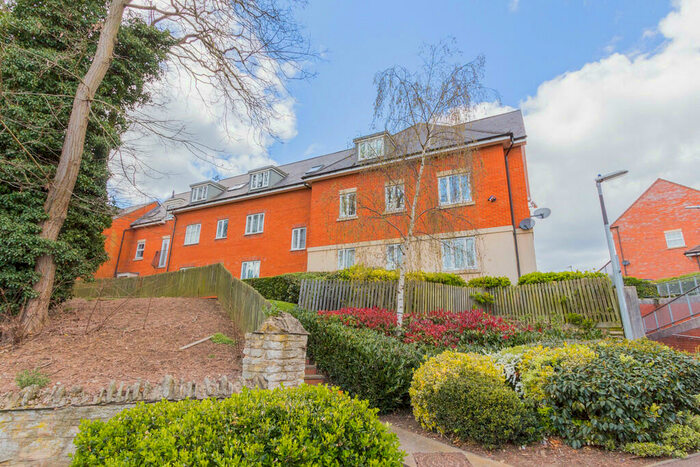 2 Bedroom Ground Flat To Rent In Rectory Gardens, Irthlingborough, NN9