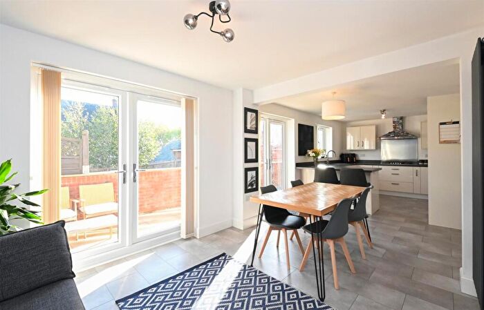 5 Bedroom Detached House For Sale In Bluebell Way, Tutbury, Burton-On-Trent, DE13