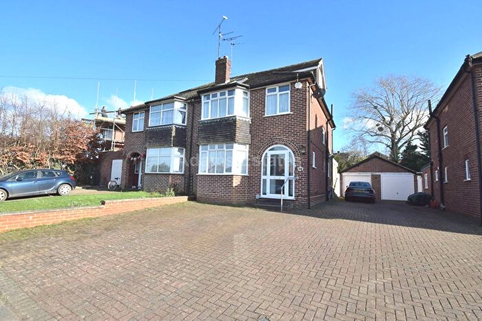 4 Bedroom Semi Detached House To Rent In Chiltern Cresent, Earley, Reading, RG6