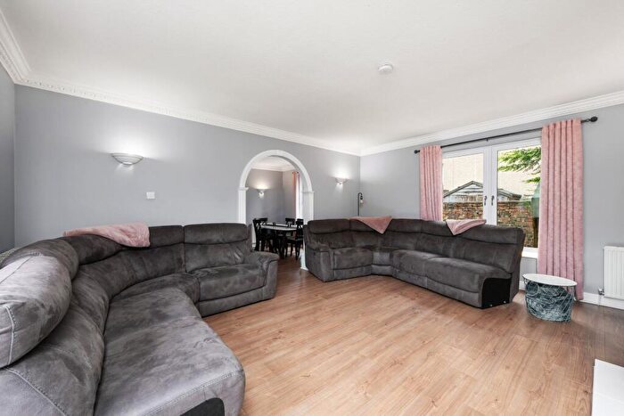 3 Bedroom Detached Bungalow For Sale In Main Street, Fauldhouse, EH47