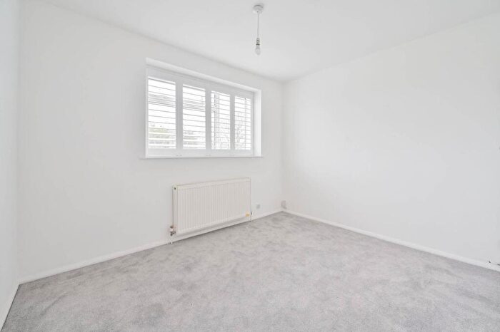 2 Bedroom Flat To Rent In Canadian Avenue, Catford, London, SE6