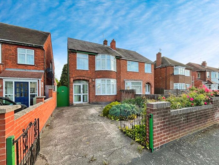 4 Bedroom Semi-Detached House For Sale In Oakland Avenue, Leicester, Leicestershire, LE4