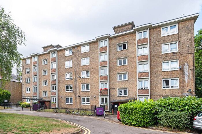 2 Bedroom Flat To Rent In St James's Avenue, Victoria Park, London, E2
