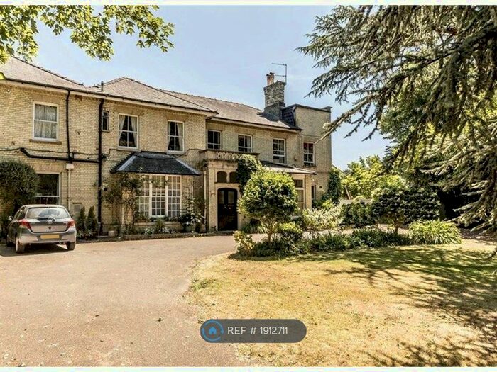 2 Bedroom Flat To Rent In Tankerville, Kingston Upon Thames, KT2