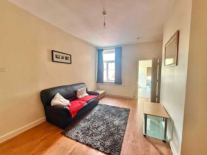 3 Bedroom Flat To Rent In Lynnwood Terrace, Newcastle Upon Tyne, NE4