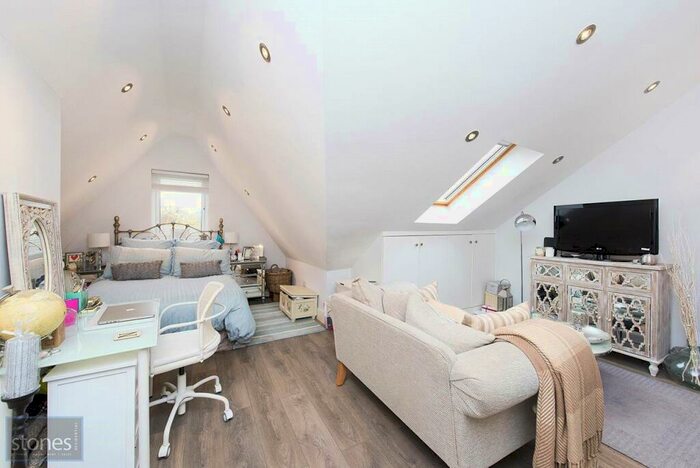 Apartment To Rent In Holden Road, Whetstone, London, N12