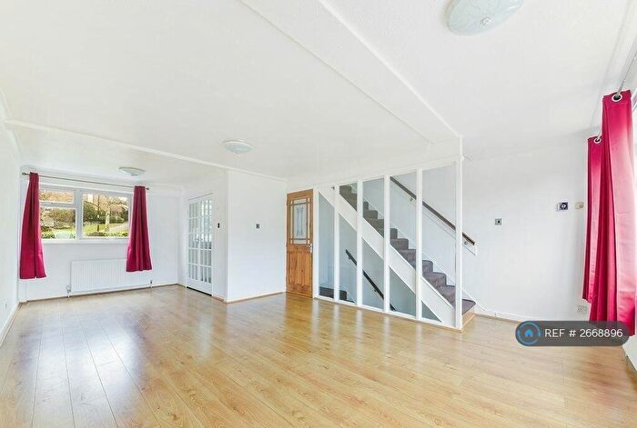 4 Bedroom Terraced House To Rent In Chichele Gardens, Croydon, CR0