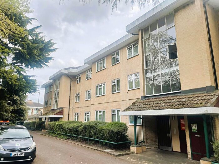 3 Bedroom Flat To Rent In Smithwood Close, Southfields, SW19