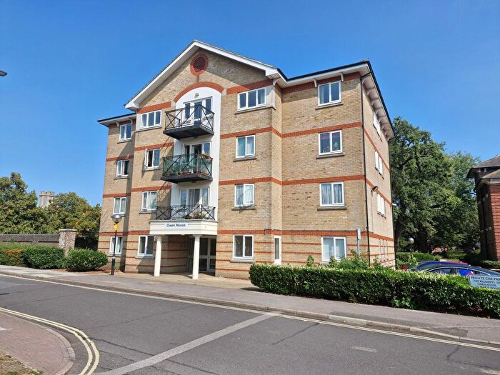 1 Bedroom Flat For Sale In Whitcombe Gardens, Owen House Whitcombe Gardens, PO3