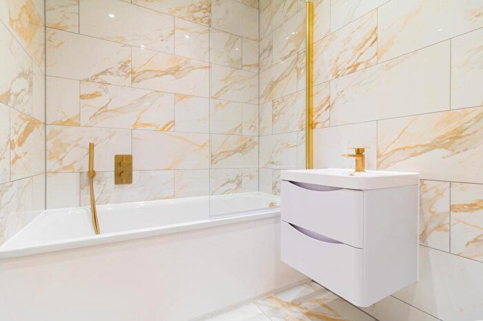 2 Bedroom Duplex For Sale In The Green, Surrey, CR6