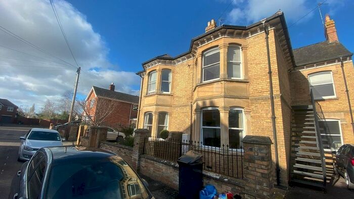 2 Bedroom Flat To Rent In Woodstock Road, Taunton, TA1