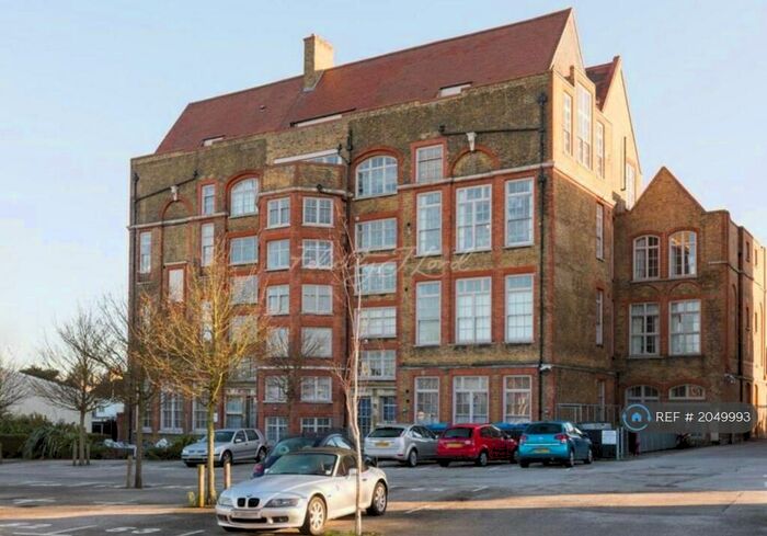 2 Bedroom Flat To Rent In Bloomfield Road, London, SE18