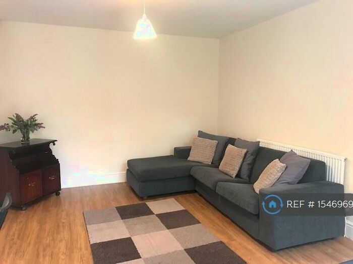 4 Bedroom Semi-Detached House To Rent In Finchley Road, Manchester, M14