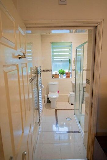 4 Bedroom Semi-Detached House For Sale In Hale End Road, London, E17