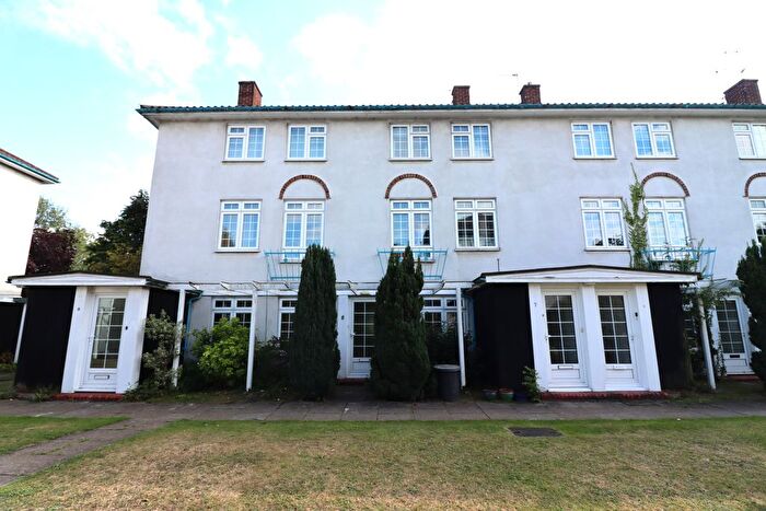 2 Bedroom Maisonette To Rent In Ewell Road, Surbiton, Surrey, KT6