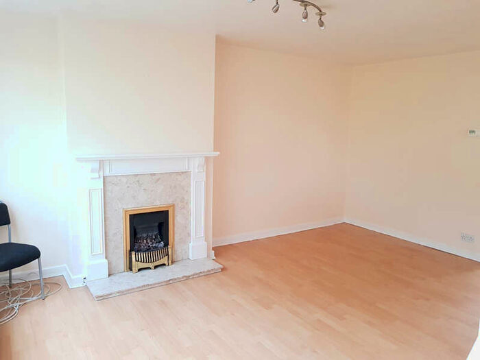 2 Bedroom Flat To Rent In Cargreen Road, London, SE25