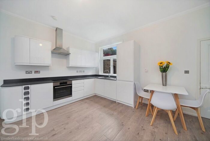 2 Bedroom Flat To Rent In John Street, London, Greater London, WC1N