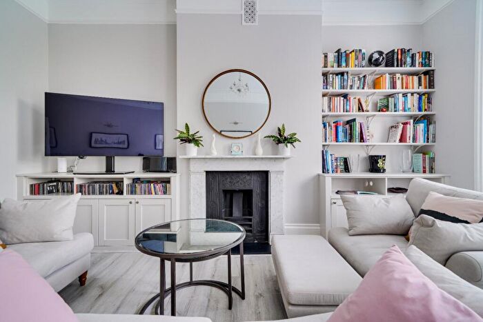 2 Bedroom Apartment For Sale In Thicket Road, Houghton, Huntingdon, Cambridgeshire, PE28