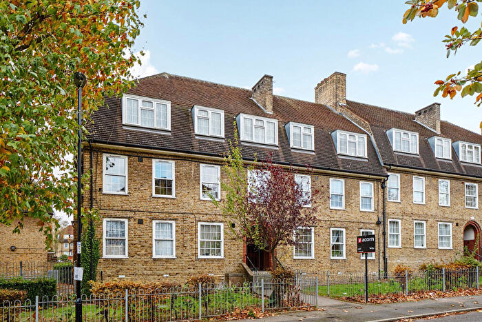 2 Bedroom Apartment For Sale In Lushington Road, London, SE6