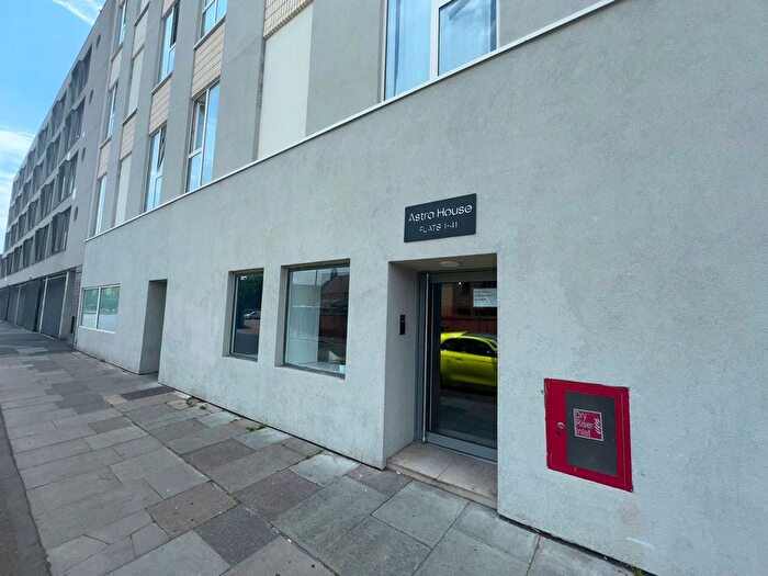 2 Bedroom Flat To Rent In - Arklow Road, New Cross, London, SE14
