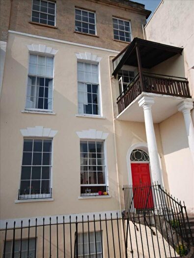 1 Bedroom Apartment To Rent In Rear Garden Flat, Royal York Crescent, BS8