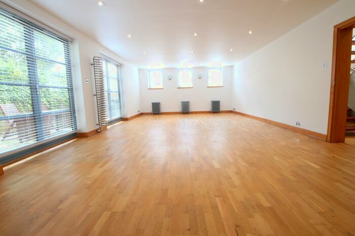 2 Bedroom Detached House To Rent In Courtside, Crouch End, N8