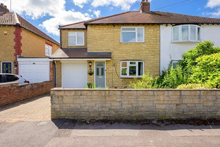 4 Bedroom Semi-Detached House For Sale In Marsack Street, Caversham, RG4
