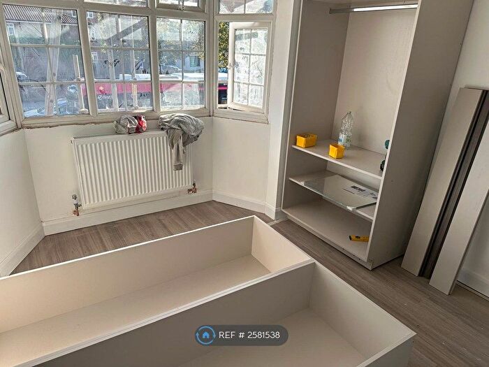 2 Bedroom Flat To Rent In Staines Road, Hounslow, TW4