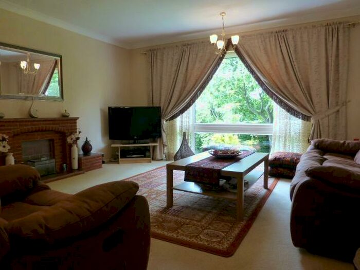 2 Bedroom Apartment To Rent In Walmead Croft, Harborne, Birmingham, B17